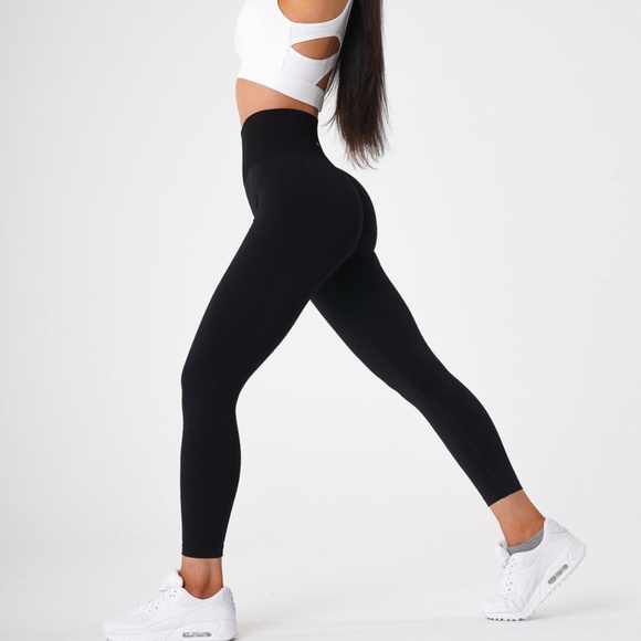 NVGTN Solid Seamless Leggings - Black (Medium) - Picture 2 of 7